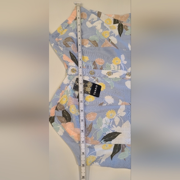 NWT - Torrid Soft Blue Floral Button-Front Tank Top – Size 00 (M/L - Size 10) - Picture 12 of 17